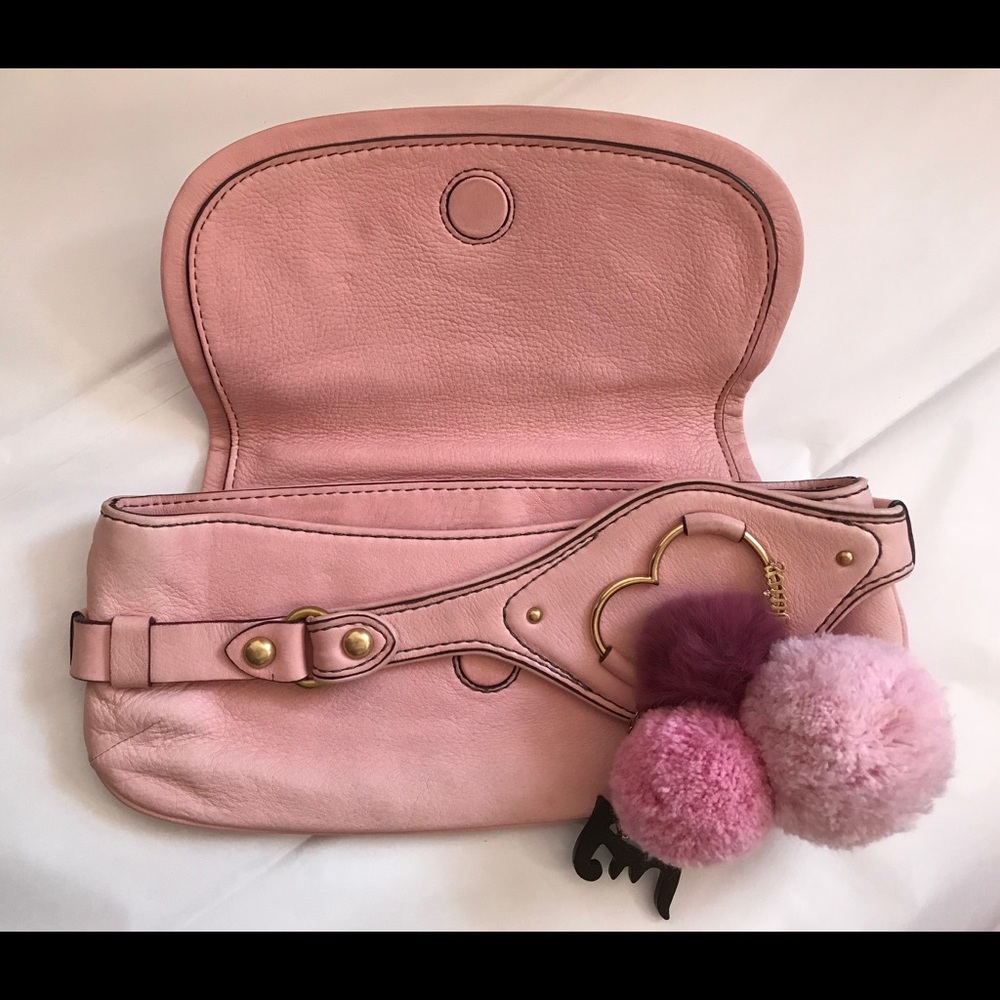 ๐SOLD๐ Vintage early 2000s Juicy Couture genuine leather pink clutch - Picture 4 of 7